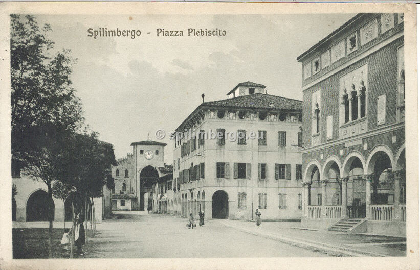 Spilimbergo, Piazza Plebiscito 1945.jpg